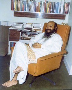 Osho-in-Woodlands-Bombay